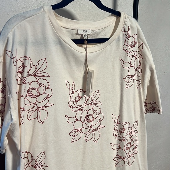 Easel size medium NWT tee - Picture 2 of 9